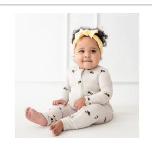 Kyte BABY Gray Bee Print Bodysuit